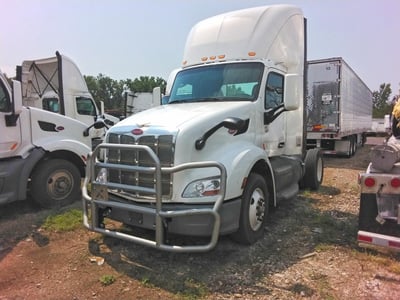 1XPBA48X0HD****** 2017 Peterbilt 579