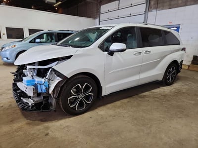 2025 Toyota Sienna Hybrid