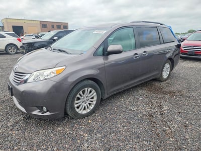 5TDYZ3DC3HS****** 2017 Toyota Sienna
