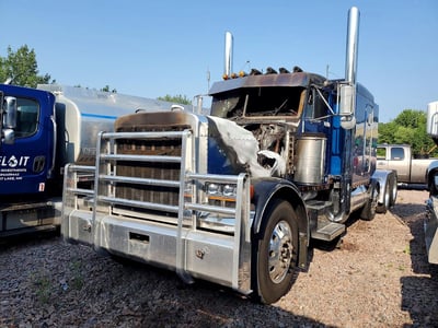 1XP5DB9X81D****** 2001 Peterbilt 379