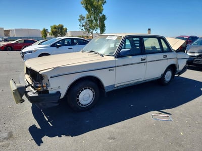 YV1AX8847H1****** 1987 Volvo 240