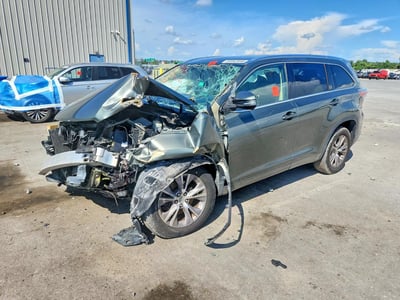 5TDKKRFH8FS****** 2015 Toyota Highlander