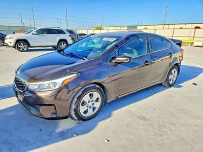 3KPFK4A79HE****** 2017 Kia Forte