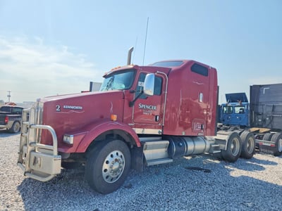 1XKDD49X9CJ****** 2012 Kenworth T8 Series