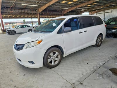 5TDKA3DC1CS****** 2012 Toyota Sienna