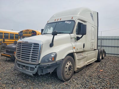 1FUJGLDR4JL****** 2018 Freightliner Cascadia