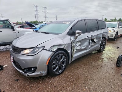 2C4RC1FG2JR****** 2018 Chrysler Pacifica