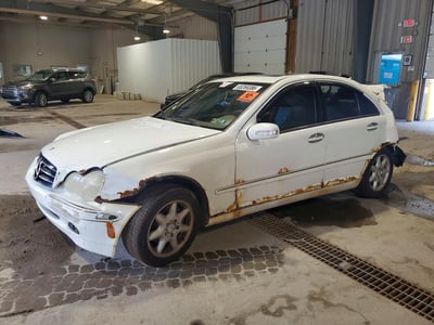 WDBRF61J72F****** 2002 Mercedes-Benz C-Class