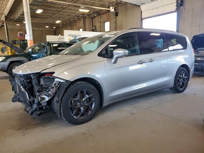 2C4RC1BG0JR****** 2018 Chrysler Pacifica