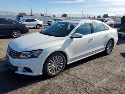 1VWBT7A34HC****** 2017 Volkswagen Passat