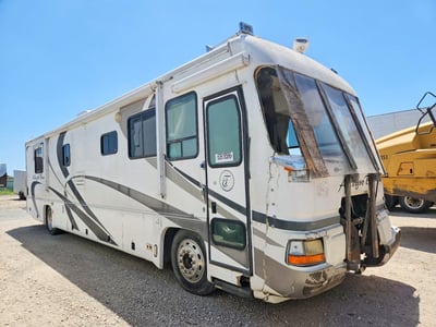 4UZAAHBS52C****** 2002 Freightliner XC Chassis