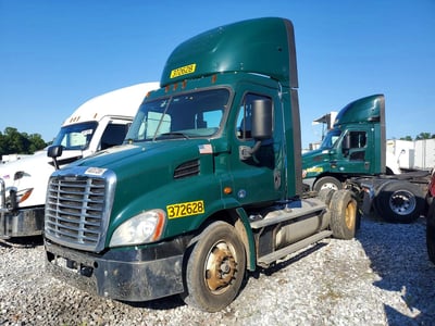 3AKBGADV2JS****** 2018 Freightliner Cascadia 113