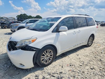 5TDYK3DCXBS****** 2011 Toyota Sienna
