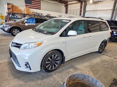 5TDDZ3DC0JS****** 2018 Toyota Sienna