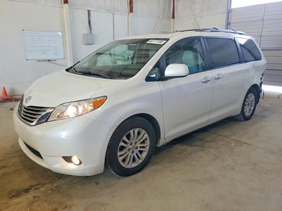 5TDYK3DC0FS****** 2015 Toyota Sienna