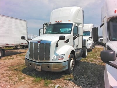 1XPBA48X3GD****** 2016 Peterbilt 579