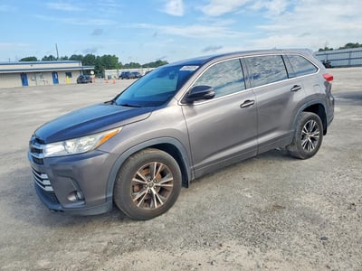 5TDBZRFH7HS****** 2017 Toyota Highlander