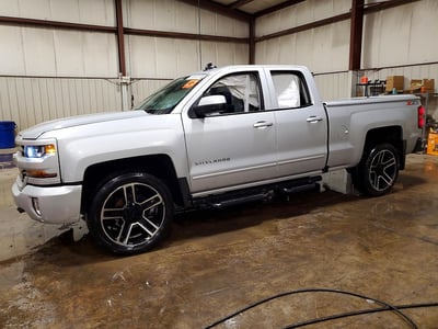 1GCVKREC7JZ****** 2018 Chevrolet Silverado 1500