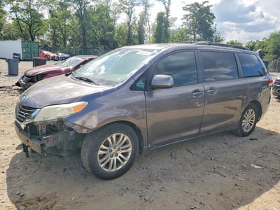 5TDYK3DC2BS****** 2011 Toyota Sienna