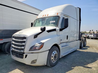 3AKJHHDR7RS****** 2024 Freightliner Cascadia