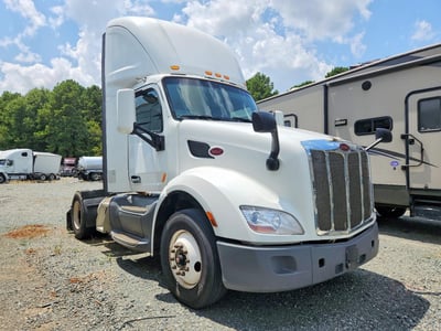 1XPBA48X2JD****** 2018 Peterbilt 579
