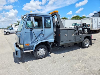 2000 UD Trucks Ud2000