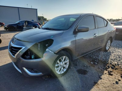 3N1CN7APXJL****** 2018 Nissan Versa