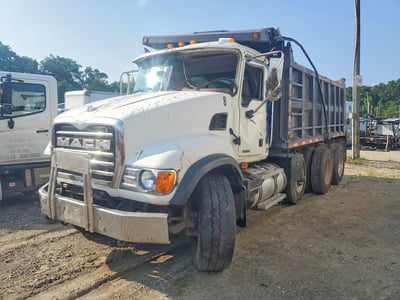 1M2AG11C76M****** 2006 Mack CV713 Granite