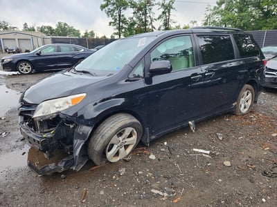 5TDKZ3DC7KS****** 2019 Toyota Sienna