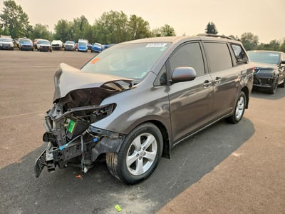 5TDKK3DC4BS****** 2011 Toyota Sienna