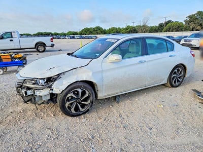 1HGCR2F82GA****** 2016 Honda Accord