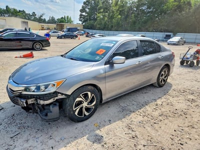 1HGCR2F38HA****** 2017 Honda Accord