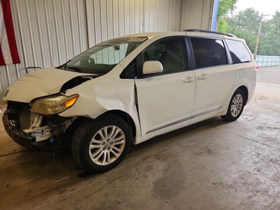 5TDYK3DC0BS****** 2011 Toyota Sienna