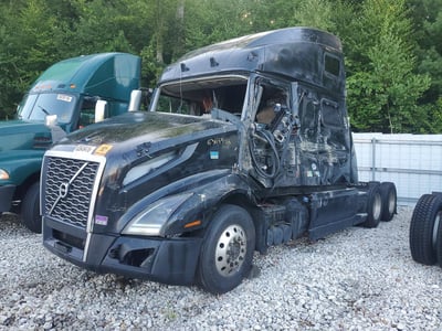 4V4NC9EH0LN****** 2020 Volvo VNL