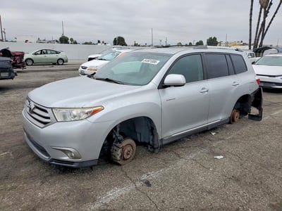 5TDDK3EH8DS****** 2013 Toyota Highlander
