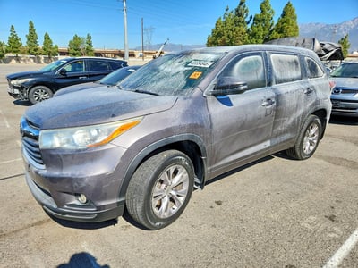5TDKKRFH4FS****** 2015 Toyota Highlander