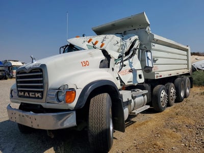 1M2AG10C17M****** 2007 Mack CV713 Granite