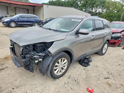 5XYPG4A31GG****** 2016 Kia Sorento