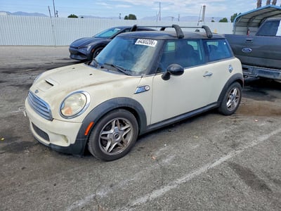 WMWMF7C56AT****** 2010 MINI Cooper