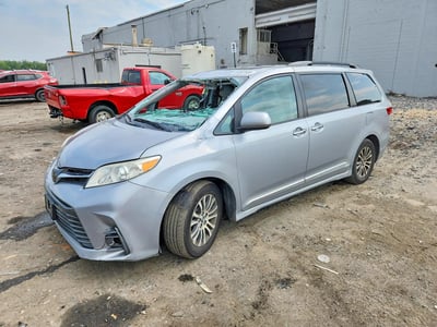 5TDYZ3DC7JS****** 2018 Toyota Sienna