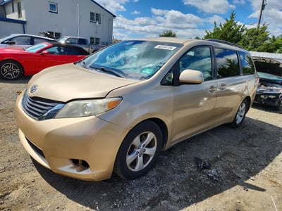 5TDKK3DC3BS****** 2011 Toyota Sienna