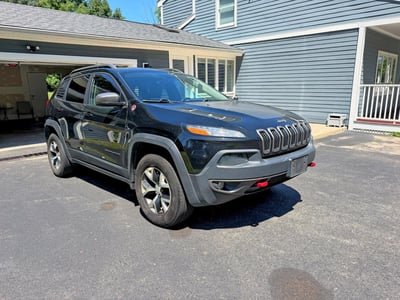 1C4PJMBX2JD****** Salvamento y Destrozados 2018 Jeep Cherokee en North Boston