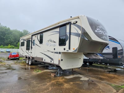 5SFBG392XDE****** 2013 Heartland RV Bighorn, Big Country, Landmark, Silverado