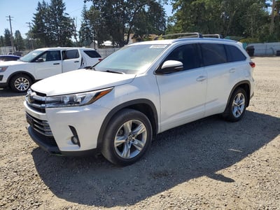 5TDDZRFH9HS****** 2017 Toyota Highlander