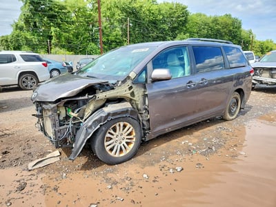 5TDYK3DC4CS****** 2012 Toyota Sienna