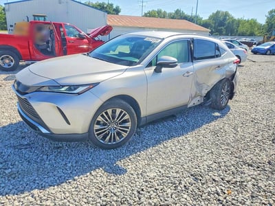 JTEAAAAH4NJ****** 2022 Toyota Venza