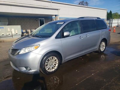 5TDYK3DC6BS****** 2011 Toyota Sienna