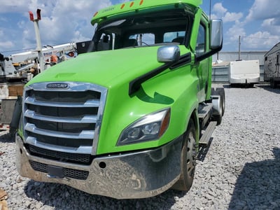 3AKJHLDV8SS****** 2025 Freightliner Cascadia 126