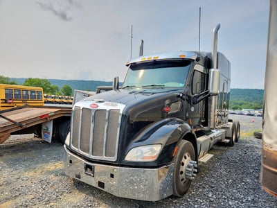 1XPBDP9X5JD****** 2018 Peterbilt 579