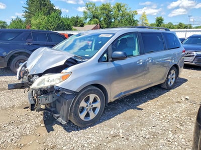 5TDKK3DC3BS****** 2011 Toyota Sienna